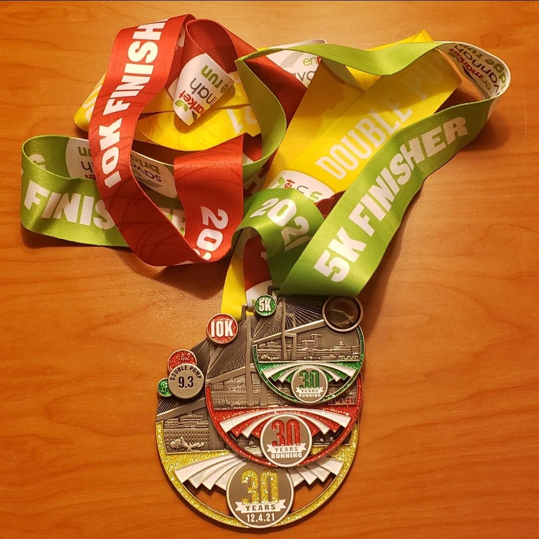 nacole99's tweet photo. 3 months until @SavannahSports #savbridgerun. I cannot wait to add 3 more medals to last yrs collection (pictured). 🌁🏅Register for @
#savbridgerun & use code SAVBIBRAVE10 to save 10%. Race day is 12/3. #bibchat #runchat #savbridgerunbr #RunSAV #leagueofgarmin https://t.co/nr13GIBePN