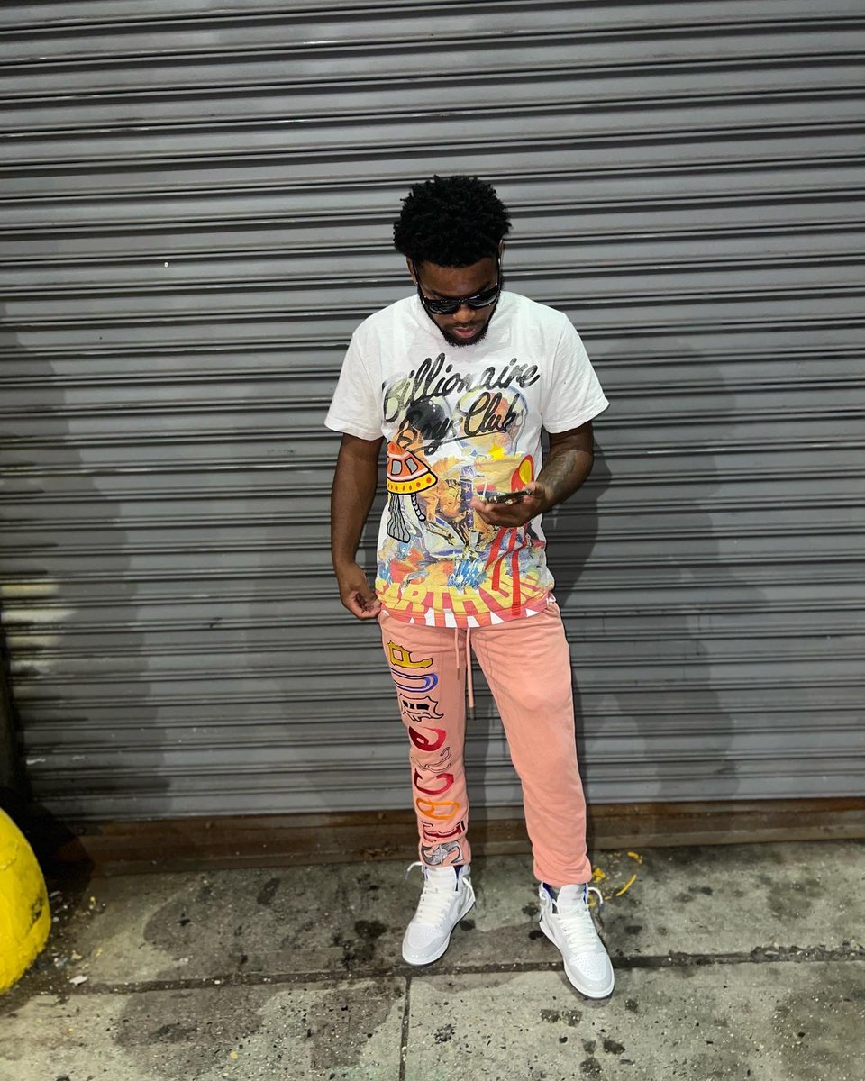 SU_boyboy's tweet photo. Remember all them nights, when I didn't have a thing
So it's only right a nigga living like a king 🚾🖤 https://t.co/ppTleAfA9r