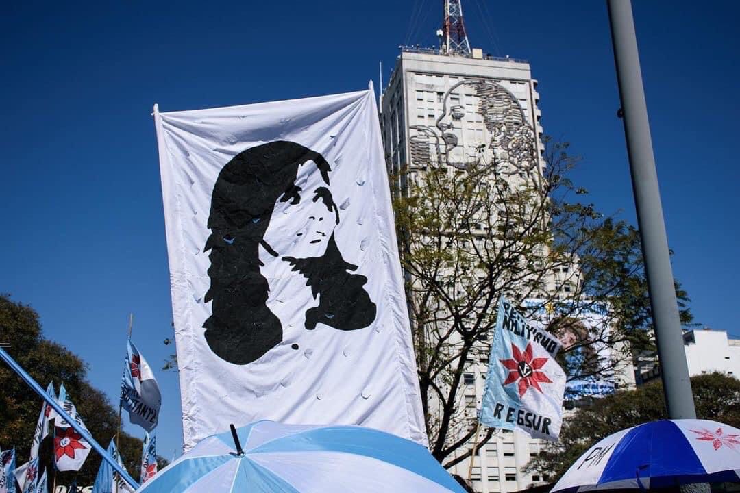 jppmescobar's tweet photo. Cristina es patria y la patria se defiende! ✌️🇦🇷

Marchamos hacia plaza de mayo en defensa de la democracia y de nuestra conductora. 

#TodosPorLaDemocracia 🤍 https://t.co/8Ne2zgtH52
