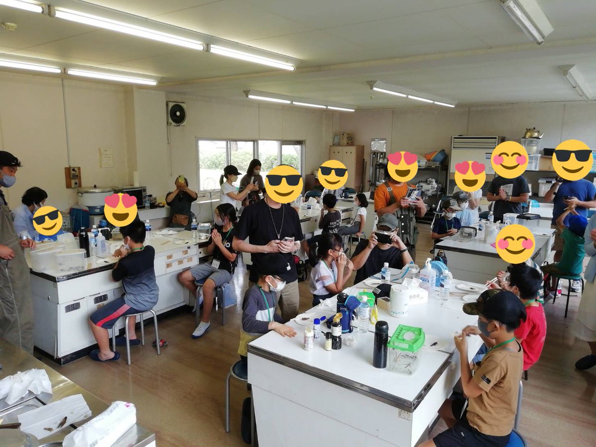 htzogmgm's tweet photo. 当方は現場に足を運べてないのですが、参加メンバーの方が写真を共有してくれました。
本日の #千葉市 #農政センター での #次世代農育講座 は、#マイファーム さんと、#BugMo さんのタッグによる、昆虫食です!
しっかり火入れして実食もあり!子供達はうまい!とのことだそうです! https://t.co/eWHQHbTv8v
