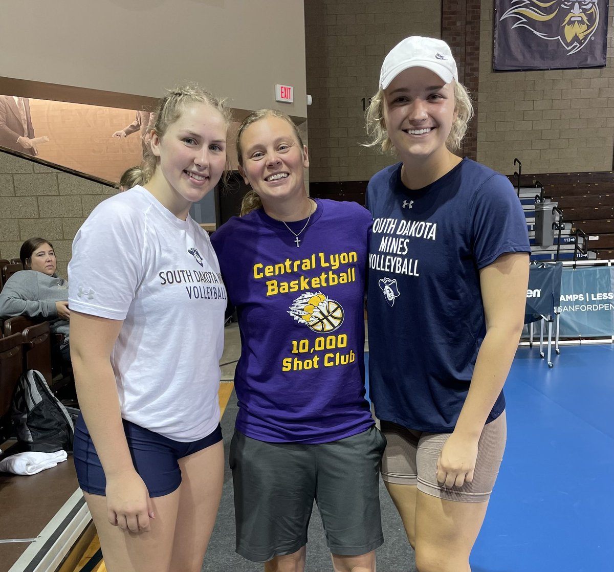 CLGirlsHoops's tweet photo. It was fun watching former CL 🏀 player @kiley_metzger do her thing on the 🏐 court for @HardrockerVB today! So proud of this young lady!!  Even better…I got to watch Ki’s game with @thee_flewis!  I loved coaching these 2 back in HS!  #onwardlions #clalums #proudcoach https://t.co/Y9KyClQFYL