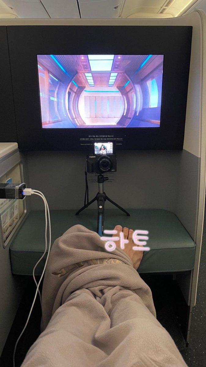 horavi_'s tweet photo. him &amp; his feet agenda 🫣 https://t.co/K7Mm9ZY3Jn