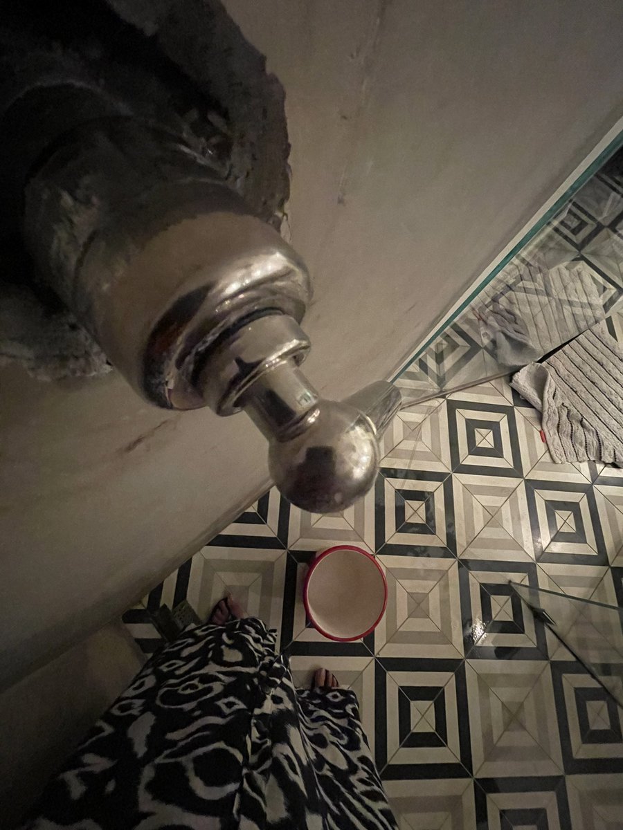 thefresh20's tweet photo. @Taskrabbit fail. Stuck on a Saturday night with a major leak from something that I paid $300 to fix. 🤬 I need a cookie. https://t.co/p9d1rZPhSy