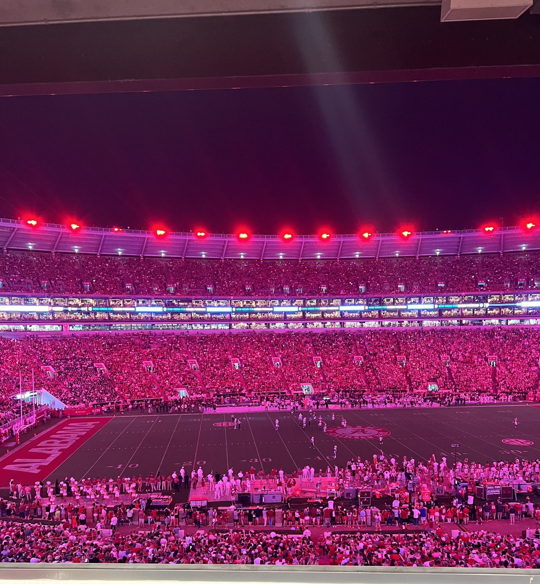 SchnaviaHatcher's tweet photo. It was wonderful hosting several friends of @UA_SocialWork at the first game of the season. We had an opportunity to discuss critical issues in the #blackbelt and how #uassw will partner on solutions.
#bama #RollTide #socialwork https://t.co/csnuLwLL10
