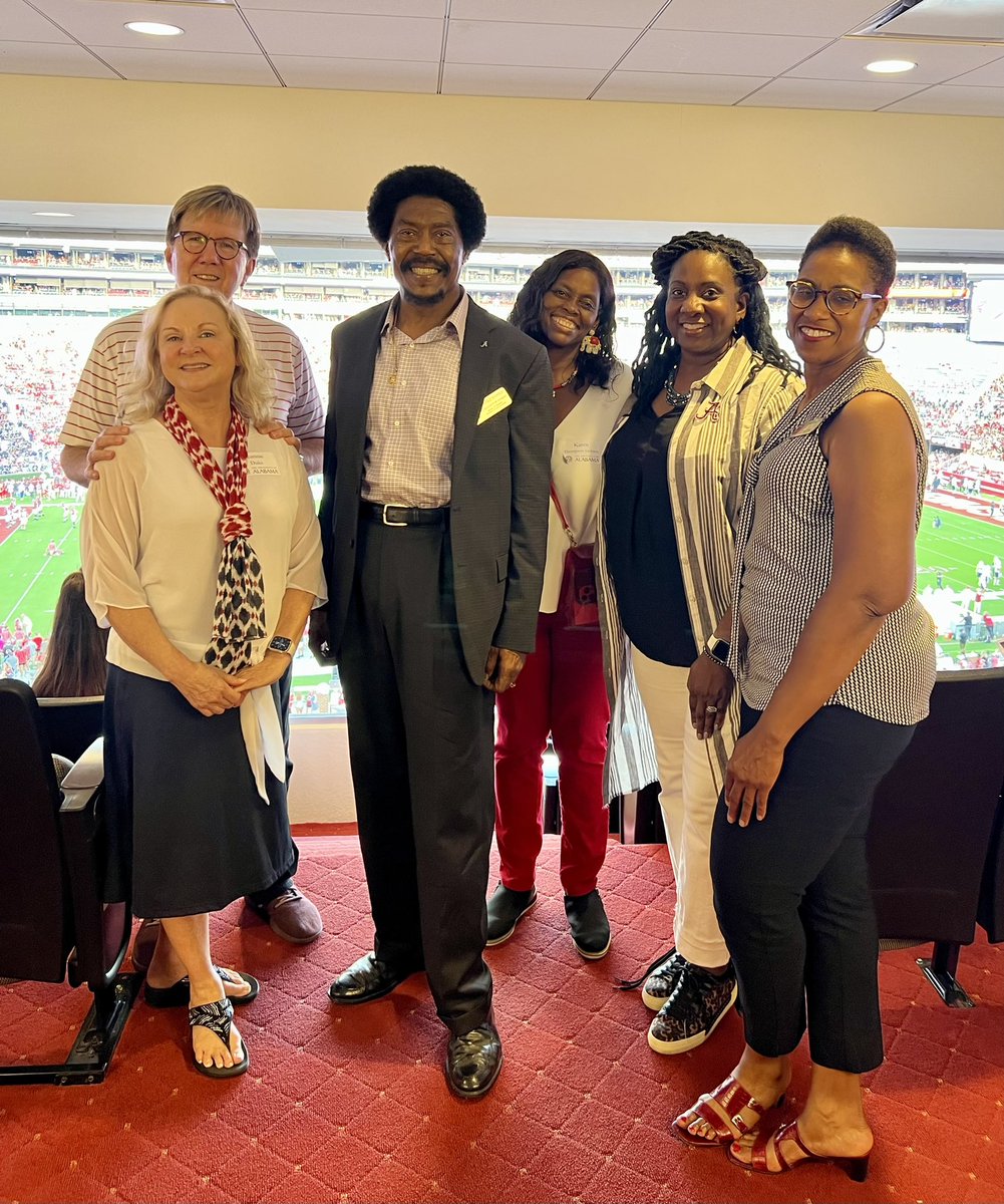 SchnaviaHatcher's tweet photo. It was wonderful hosting several friends of @UA_SocialWork at the first game of the season. We had an opportunity to discuss critical issues in the #blackbelt and how #uassw will partner on solutions.
#bama #RollTide #socialwork https://t.co/csnuLwLL10
