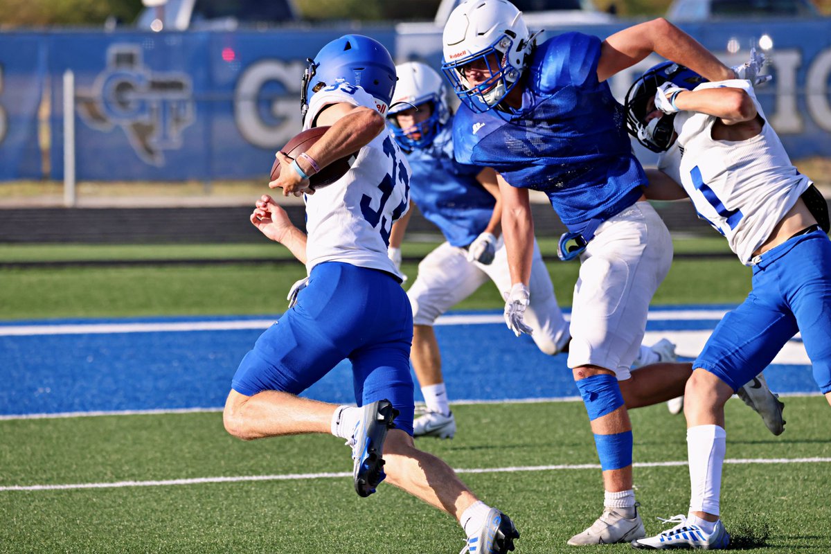 rhettsm34111599's tweet photo. year 1!!!! #football #vahs https://t.co/gFzNKgxeJW