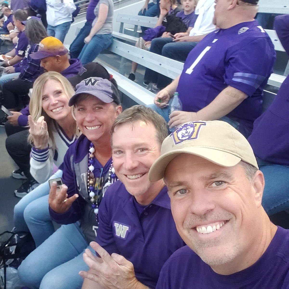 btkktrout's tweet photo. Let's go Dawgs!!! #purplereign #uwspirit https://t.co/zb7Z8pyiTL