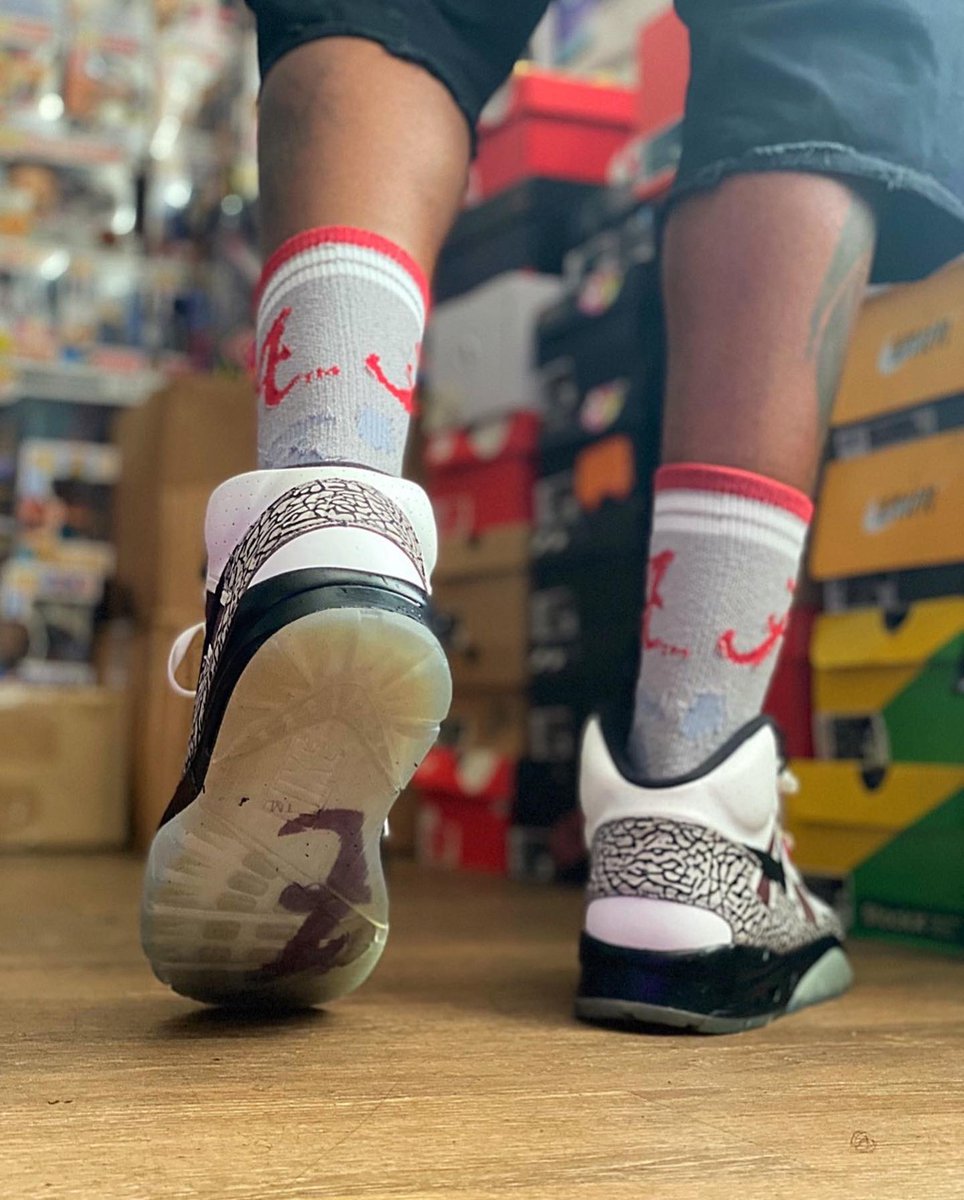 alabamatattoo27's tweet photo. It’s game day AND 30 days of kicks⁉️ Y’all already know what time it is…..hate’em or love’em, can’t deny they fly‼️ Lol Day 3, ROLL TIDE‼️ #Stuntmanapproved #kotd #nikeairtrainerSChigh #Alabama #30daysofkickschallenge #snkrsliveheatingup #snkrskickcheck https://t.co/IQxb5lXpnH