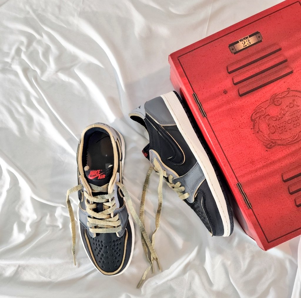 SNKR_SVAG's tweet photo. #MailCall Thank You so much @Sneakerpolitics for The W 
LaceSwap X Foxtrott_uniform 
    Fade-Away SandStone 

   Did You COP or DROP ??
            comment 👇

       Thee Snkr SVAG 👟 

#Nike #Jordan1s #FoxLaces 🦊 https://t.co/9sKZTkh1PS