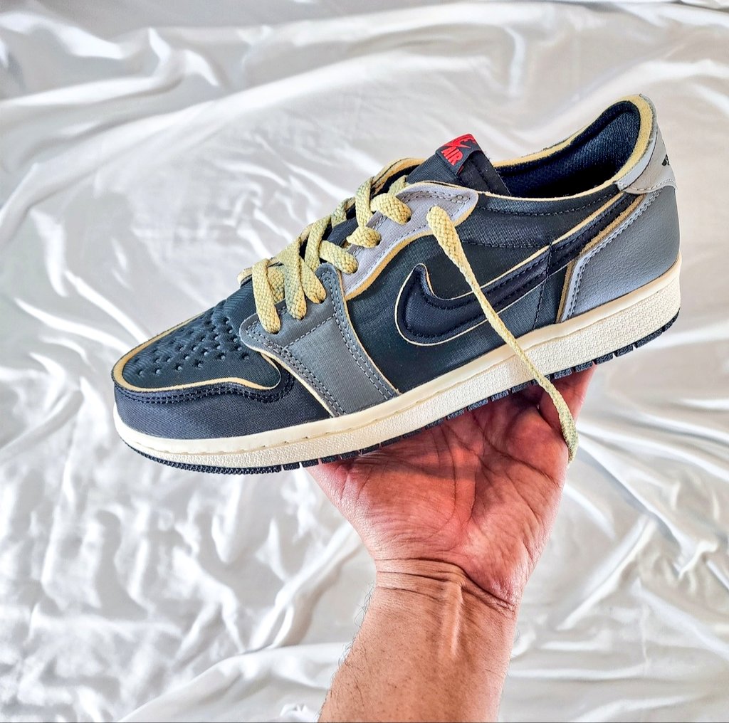 SNKR_SVAG's tweet photo. #MailCall Thank You so much @Sneakerpolitics for The W 
LaceSwap X Foxtrott_uniform 
    Fade-Away SandStone 

   Did You COP or DROP ??
            comment 👇

       Thee Snkr SVAG 👟 

#Nike #Jordan1s #FoxLaces 🦊 https://t.co/9sKZTkh1PS