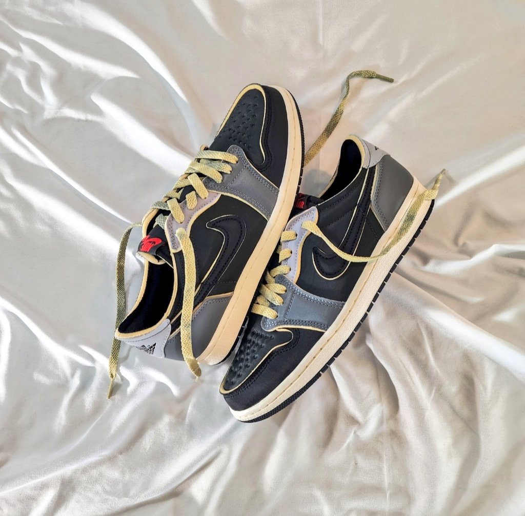 SNKR_SVAG's tweet photo. #MailCall Thank You so much @Sneakerpolitics for The W 
LaceSwap X Foxtrott_uniform 
    Fade-Away SandStone 

   Did You COP or DROP ??
            comment 👇

       Thee Snkr SVAG 👟 

#Nike #Jordan1s #FoxLaces 🦊 https://t.co/9sKZTkh1PS