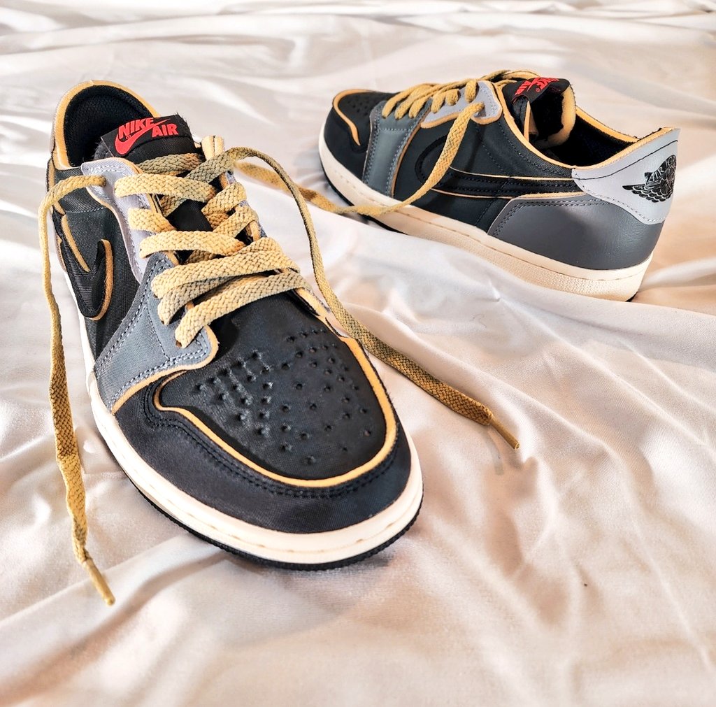 SNKR_SVAG's tweet photo. #MailCall Thank You so much @Sneakerpolitics for The W 
LaceSwap X Foxtrott_uniform 
    Fade-Away SandStone 

   Did You COP or DROP ??
            comment 👇

       Thee Snkr SVAG 👟 

#Nike #Jordan1s #FoxLaces 🦊 https://t.co/9sKZTkh1PS