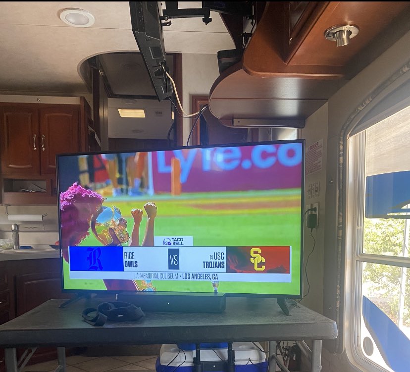 GeePuttznGee's tweet photo. @thewillernandez Im watching the game on Dish📡 https://t.co/7MGcWyHV51