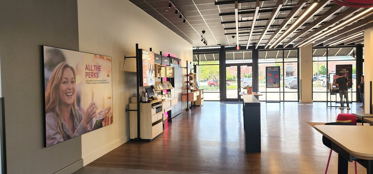 T Mobile TCP Town Center Plaza #3SHM is officially remodeled and back open for business!  Come check out the Store!