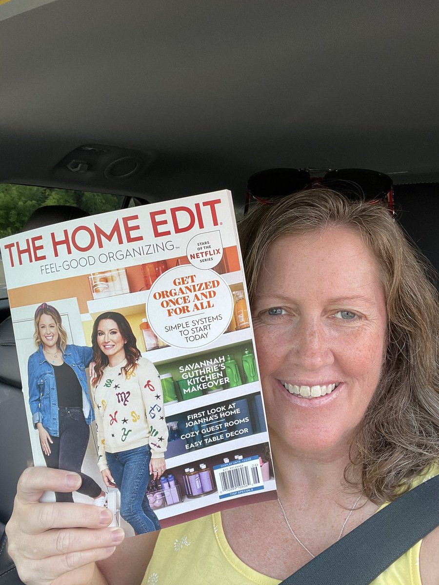 sbrandgo's tweet image. Saw the tweet on @thehomeedit the new fall magazine was out! 😄 I love the first one! This is the first time I have gone out intentionally to look for and buy a magazine. 🥰👍 #itsasystem