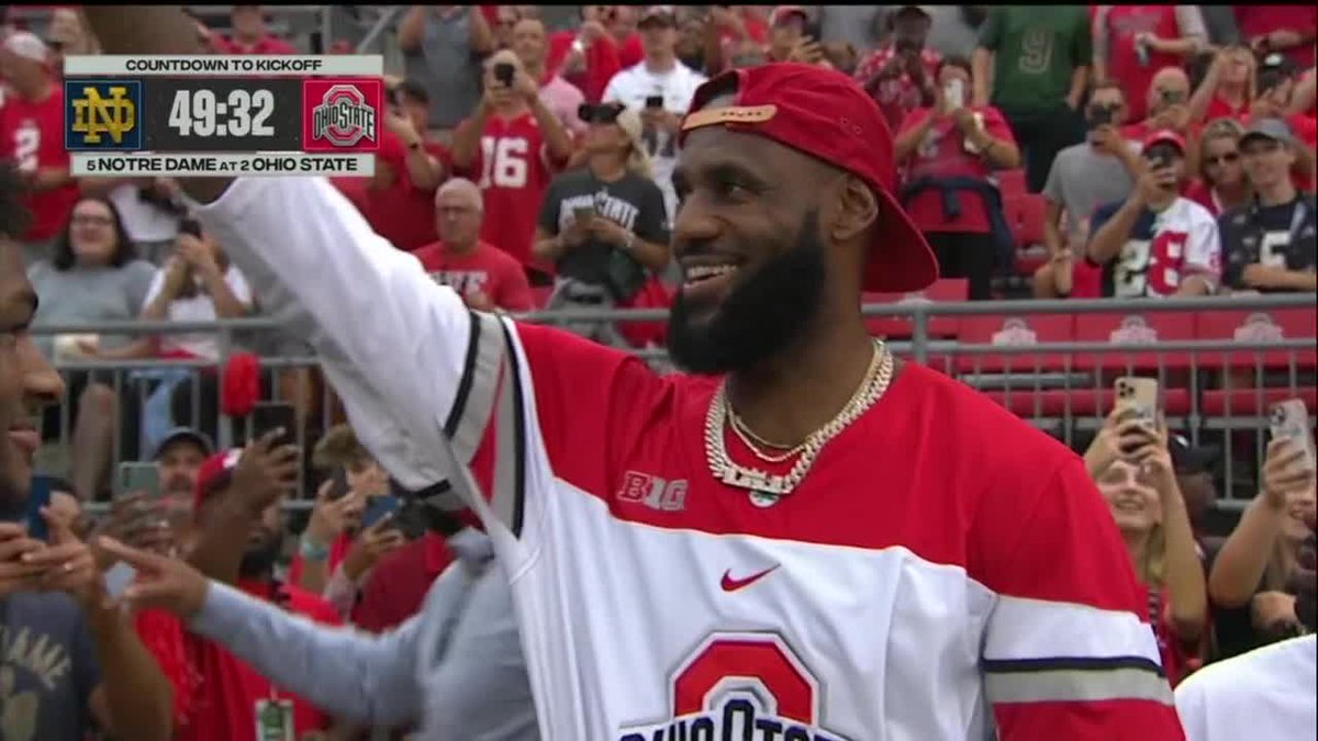 BleacherReport's tweet photo. Bron and Bronny pulled up to the Ohio State-Notre Dame game 👑 https://t.co/NnEvzWROwT