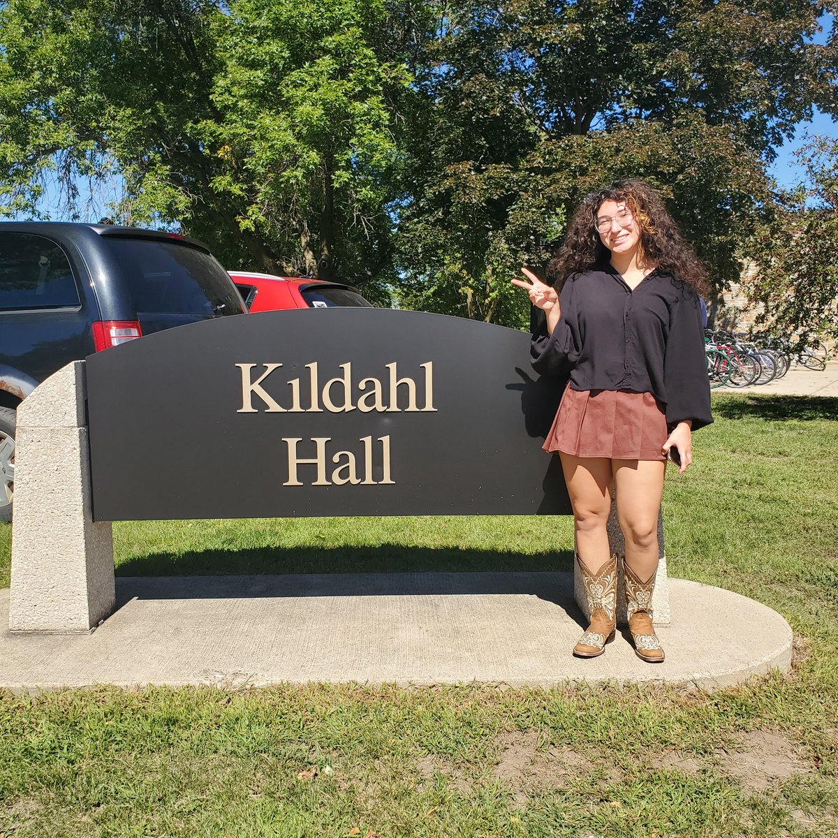 AriesMendez_915_track tweet media