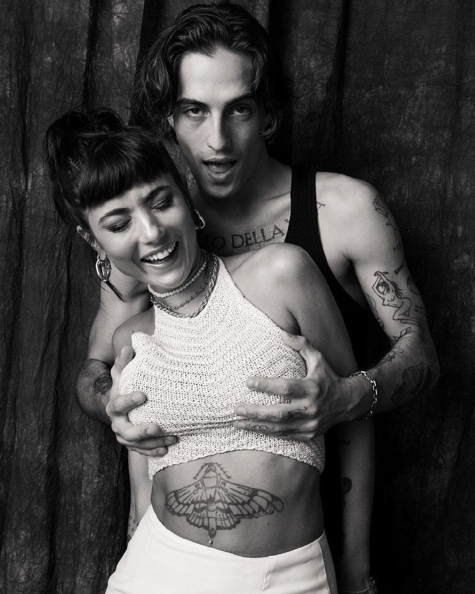 ilnomedelvic's tweet image. i want a supportive boyfriend who is a rockstar and cat person and a boob lover also kisses me in his concert in front of the crowd, is this too much to ask