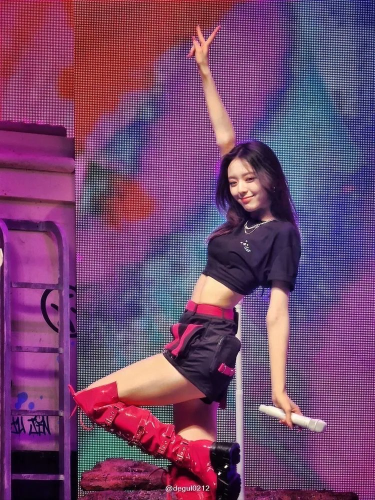 for YUNA 유나 (@archiveforyuna) on Twitter photo 