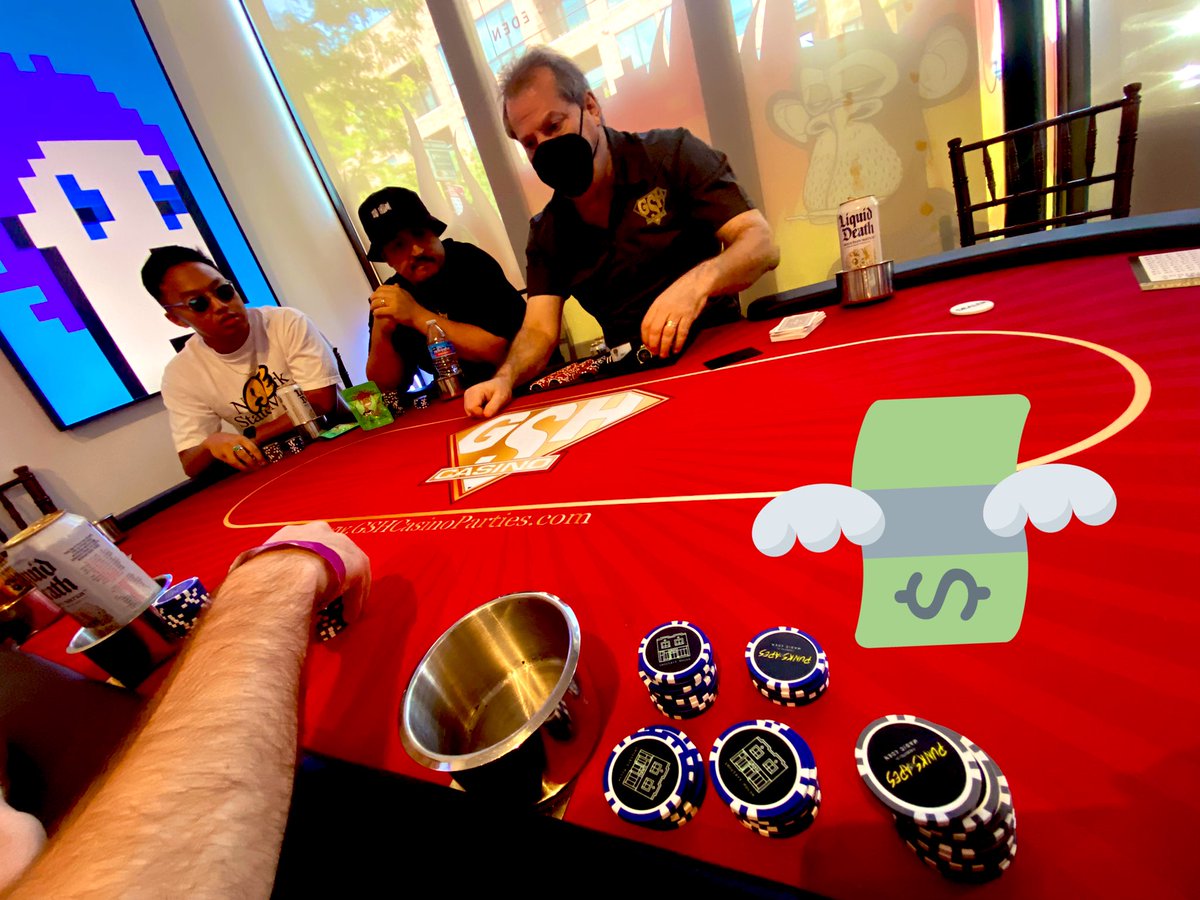 DuquePawlovsky's tweet photo. @BoredApeYC @ap3father #ApesVsPunks poker charity event https://t.co/lFYrAbYUqD
