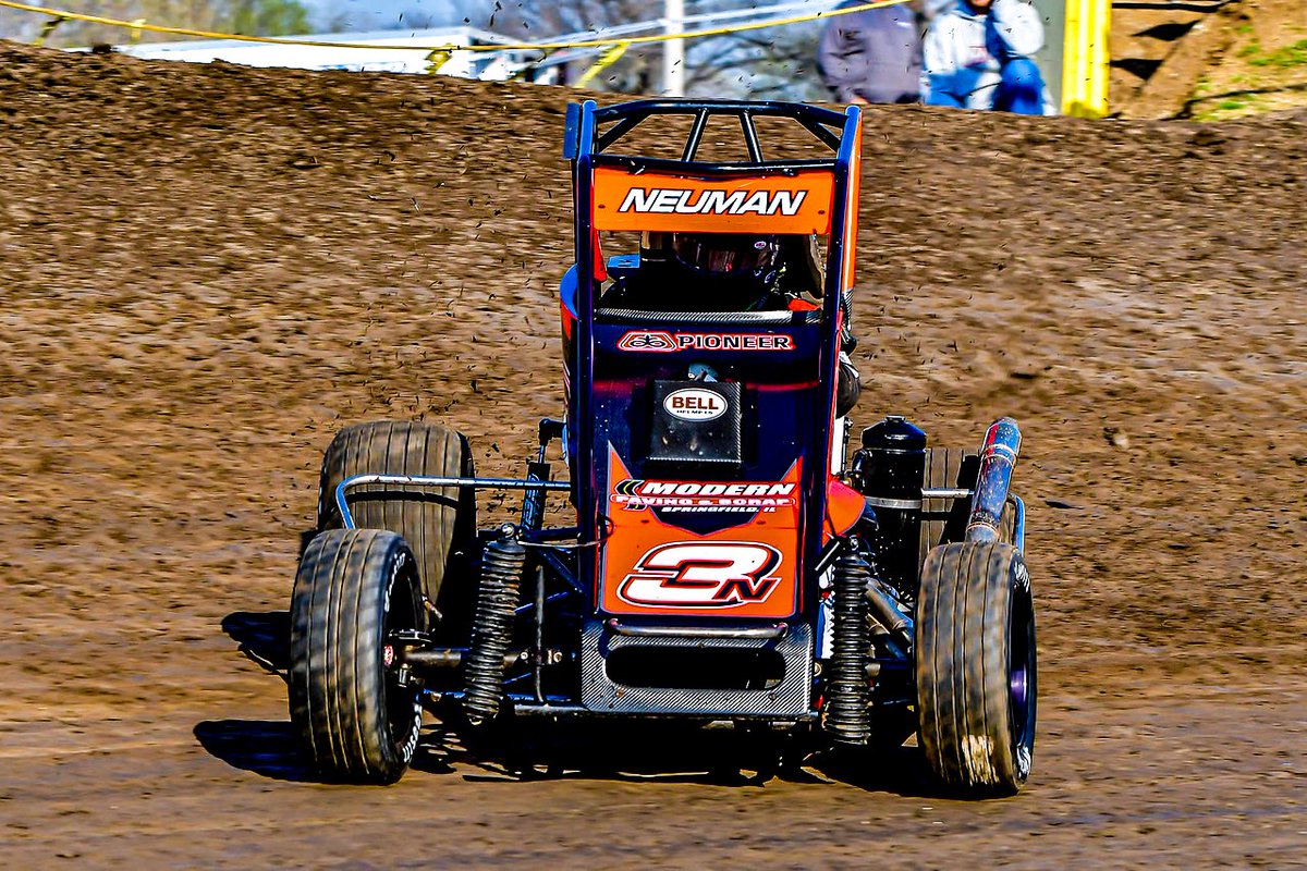 RACER_Network's tweet photo. 👏 The first @POWRi_Racing race of the weekend at Lake Ozark Speedway begins soon!

💻 Tune in to #MAVTV on @FloRacing at 8:00pm ET for the live coverage!

#powri #lakeozarks #missouri https://t.co/V8pBt4YDpf