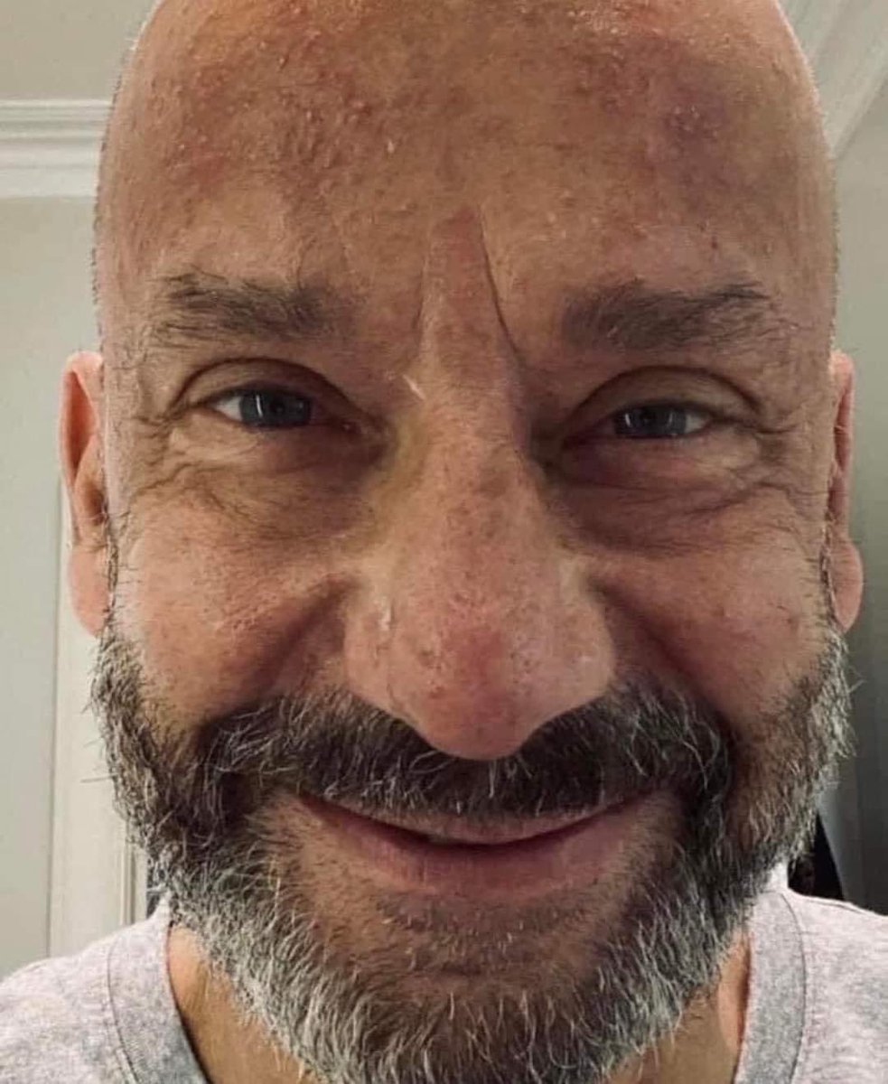 Nicole___J_'s tweet photo. Ho meno tempox essere da esempio,adesso che so che non morirò di vecchiaia.
In questo senso cerco di essere un #esempiopositivo insegnando ai miei figli che la felicità dipende dalla prospettiva con cui guardi la vita.Ridere spesso,aiutare gli altri #questoèilsegretodellafelicità https://t.co/TyQumF4p1F