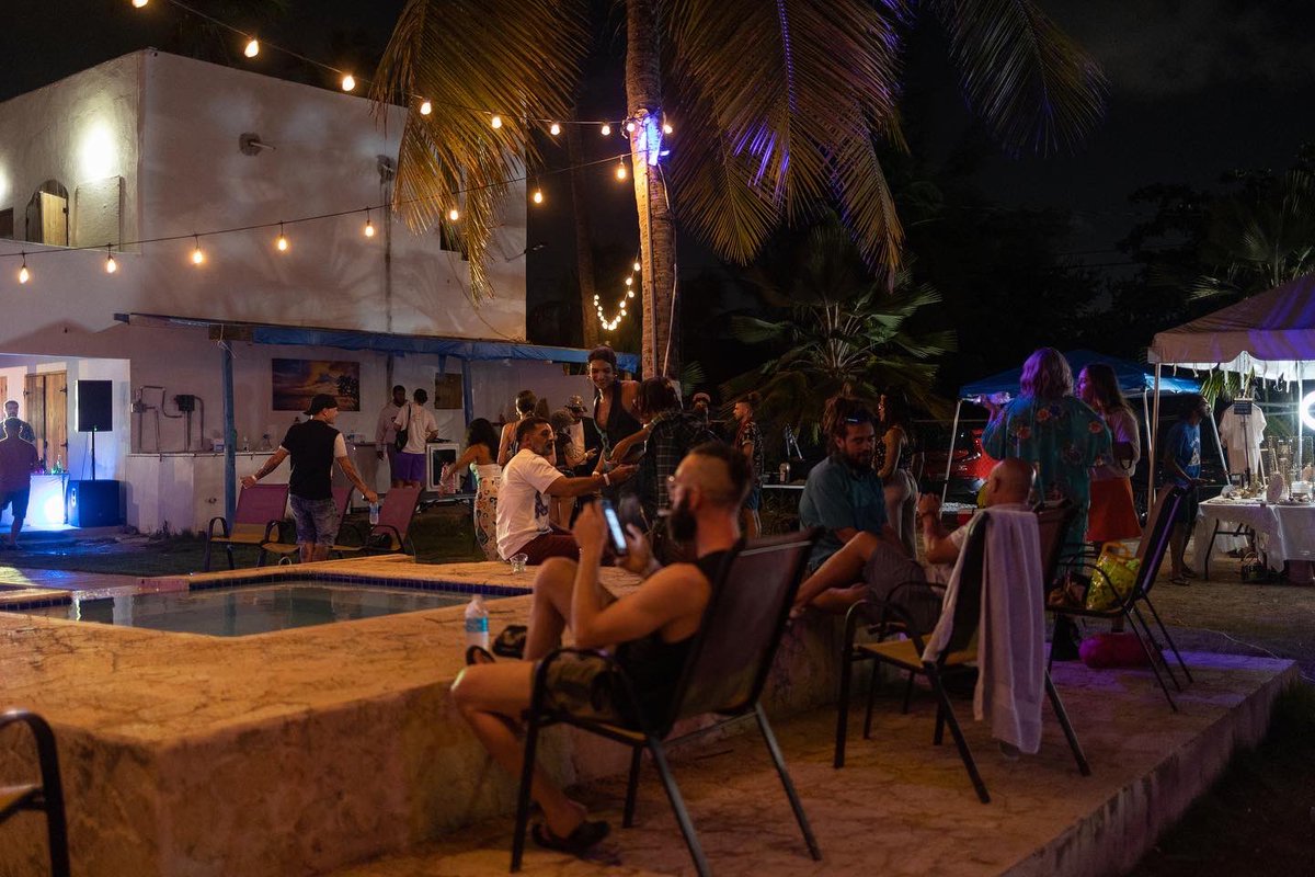 NFTARTPR's tweet photo. Algunas fotos del #VIPLaunchParty https://t.co/feuG5DMBBm