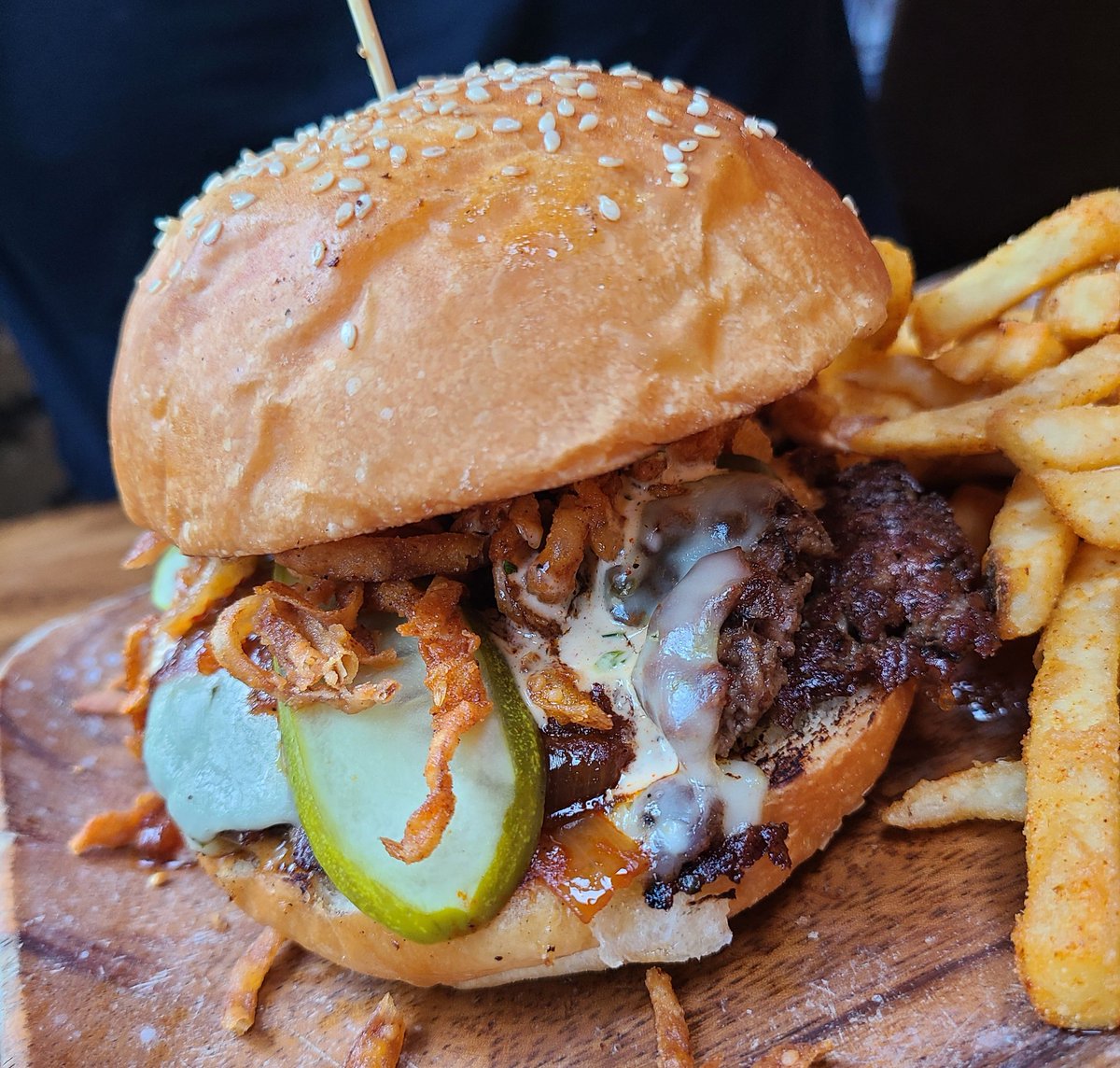 zenbecca's tweet photo. Chili Da F Out. #tommyspizzaria #leburgerweekwpg #tweetyourmeat https://t.co/KGi52c0r2B
