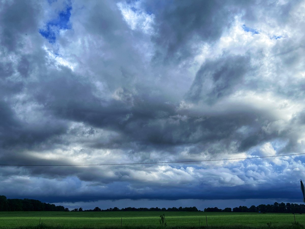JasonDurden's tweet photo. Clouds growing over #BullochCounty GA. https://t.co/hXWmBX3Dod