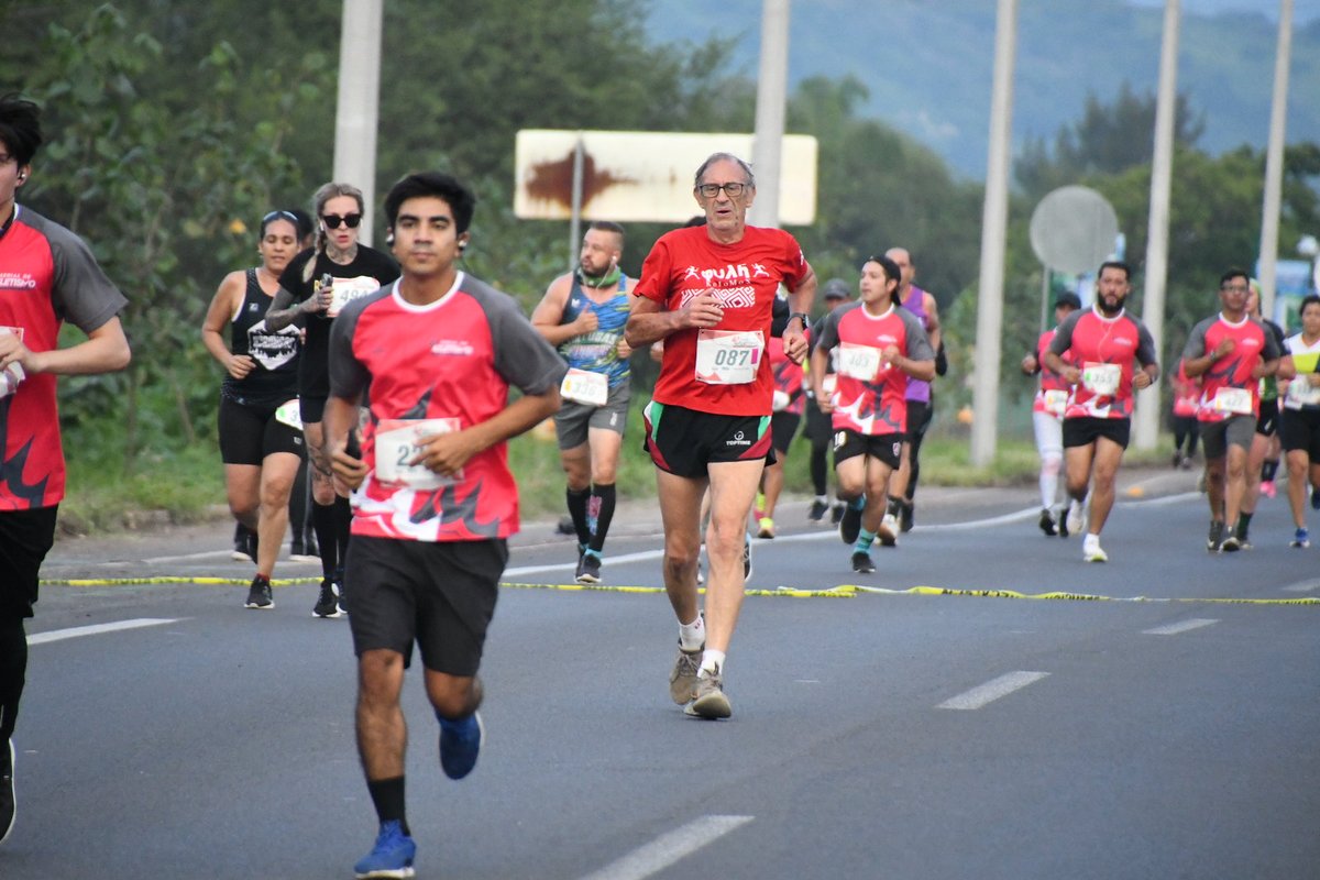 SalvadorZamoraZ's tweet photo. 🤩 Fue muy padre #VolverACorrer en la tercera carrera de nuestro 4.° Serial de Atletismo en Cuexco. Gracias a todos los que se sumaron a este evento para vivir la emoción del deporte. 

Prepárate para el Medio Maratón Tlajomulco y aparta tu lugar en https://t.co/xEdiaBcdXq. https://t.co/447EaaEpc8