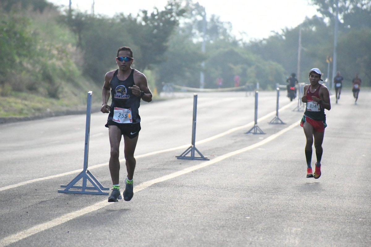 SalvadorZamoraZ's tweet photo. 🤩 Fue muy padre #VolverACorrer en la tercera carrera de nuestro 4.° Serial de Atletismo en Cuexco. Gracias a todos los que se sumaron a este evento para vivir la emoción del deporte. 

Prepárate para el Medio Maratón Tlajomulco y aparta tu lugar en https://t.co/xEdiaBcdXq. https://t.co/447EaaEpc8