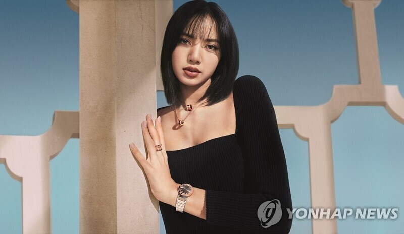 kvibe_yonhap's tweet photo. [#KOdyssey #WeeklyDigest] #2
#BLACKPINK has won two prizes at #MTVVMAs  
The quartet received #BestMetaversePerformance honor for its in-game concert titled "#TheVirtual," while member #Lisa grabbed #BestKPOP title  for her solo debut single "#Lalisa"

https://t.co/ZF3mwW0W57 https://t.co/xrJui625Ie