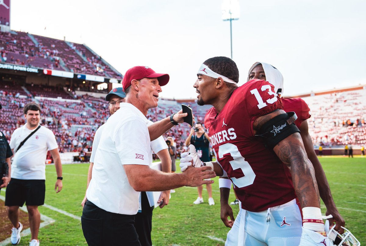 OU_Football's tweet photo. First win of the @CoachVenables era ☝️ 

#OUDNA https://t.co/DWvkM9sbu2