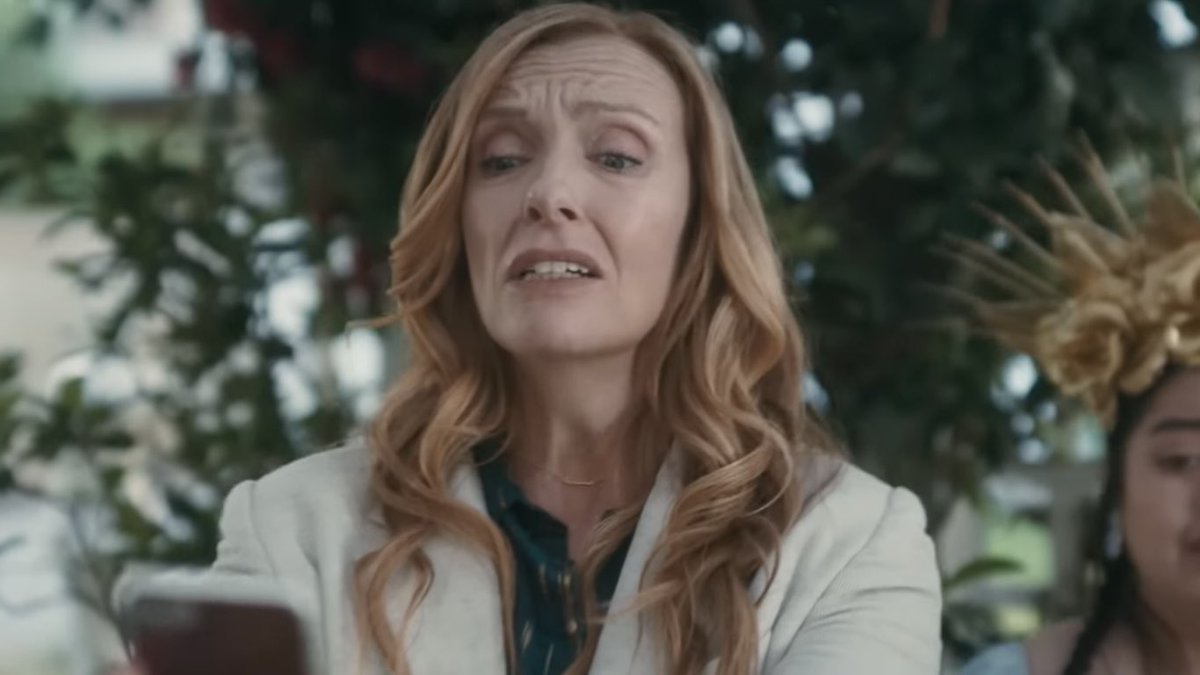 T0NICOLLETTE's tweet image. Toni Collette from ‘The Estate’ Official Trailer 🎬🎥