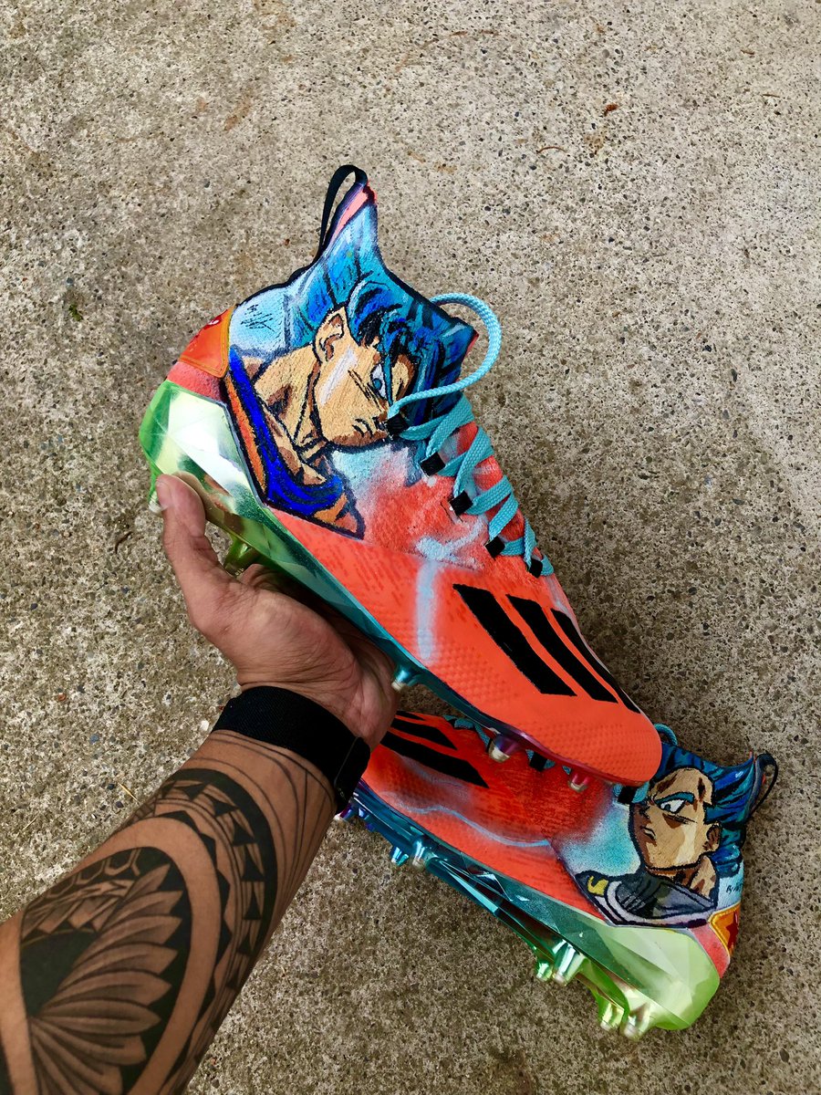 ETiceson's tweet photo. Custom Dragon Ball Z cleats by me 🤙🏽 https://t.co/qxOS5WcMpc