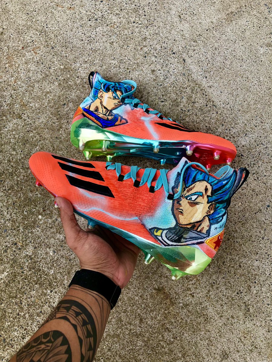ETiceson's tweet photo. Custom Dragon Ball Z cleats by me 🤙🏽 https://t.co/qxOS5WcMpc