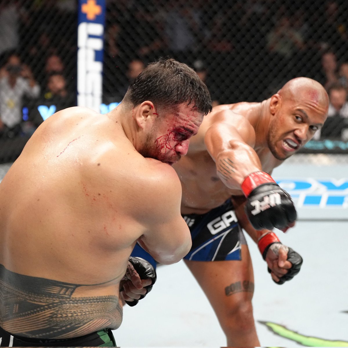RMCSportCombat's tweet photo. Des gens dorment après ça ? https://t.co/Tr0CoSFP47