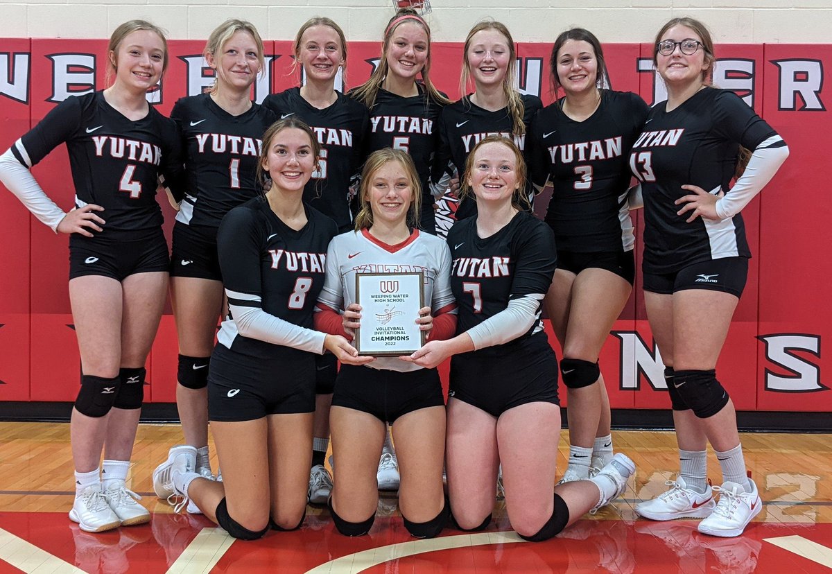 Champion of the Weeping Water tournament after coming out on top of a 3 set match against a tough Lourdes CC team. Went 4-0 on the day. 🏐🏆