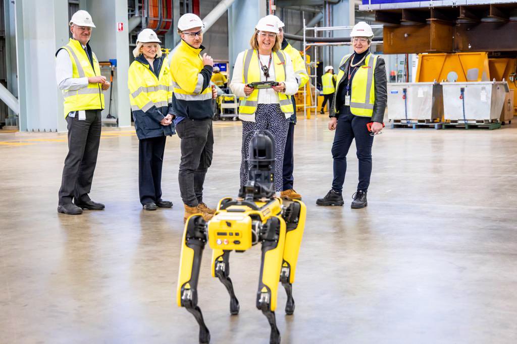 VickiTreadell's tweet photo. On the final day of @annietrev’s action packed visit we toured the Osborne shipyard where @BAESystemsplc is delivering Australia’s Hunter Class #FutureFrigate: where 🇬🇧🇦🇺 #design #innovation & #tech comes together in support of our mutual economic, defence & security interests. https://t.co/Iay5Iv4ZY2