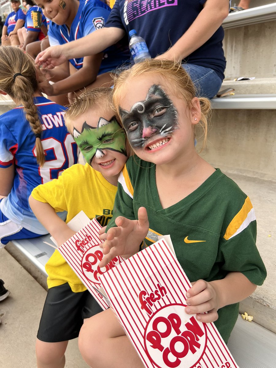 MrsBecknauld's tweet photo. #SicEm https://t.co/MRSBiXGYCP