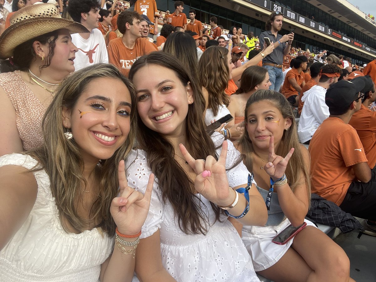 CandiceShohed's tweet photo. #TheThousandTShirtGirl loves Texas Football!!! LETS GO LONGHORNS!! HAPPY FIRST GAMEDAY!!! #HookEm 🧡🤘🏼🏈 @TexasFootball https://t.co/bWQCxLu121