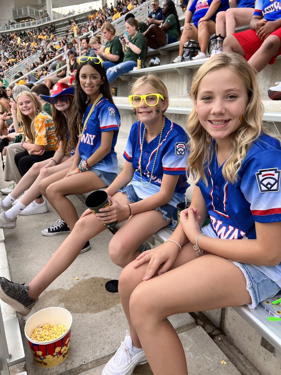 MrsBecknauld's tweet photo. #SicEm #GirlswithGame #LLSWS https://t.co/ZkabxoxUDF