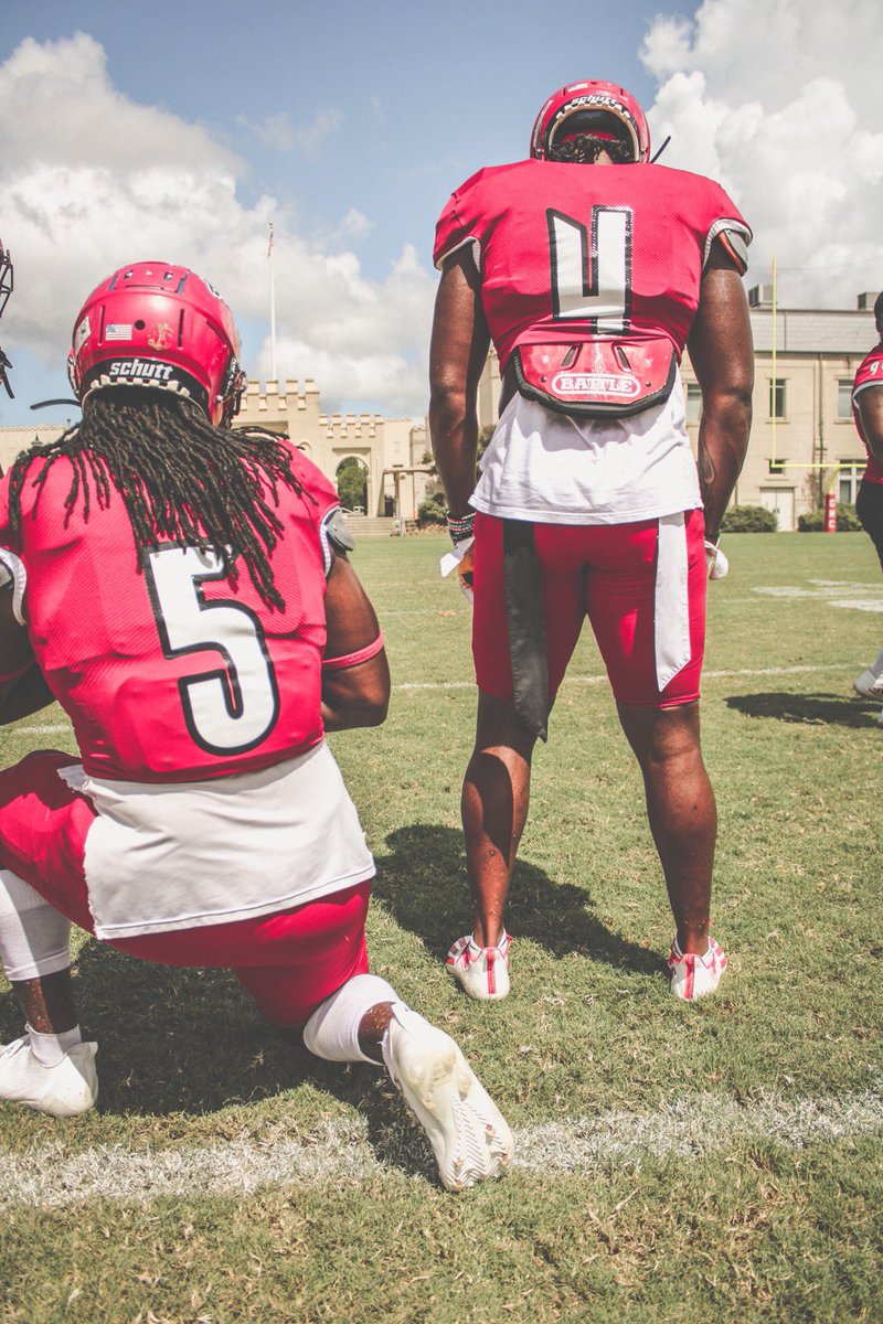 ZycoreyV's tweet photo. One of them ones💰✌🏽 #4 @GMC_Football https://t.co/Lv3CLCuwCr