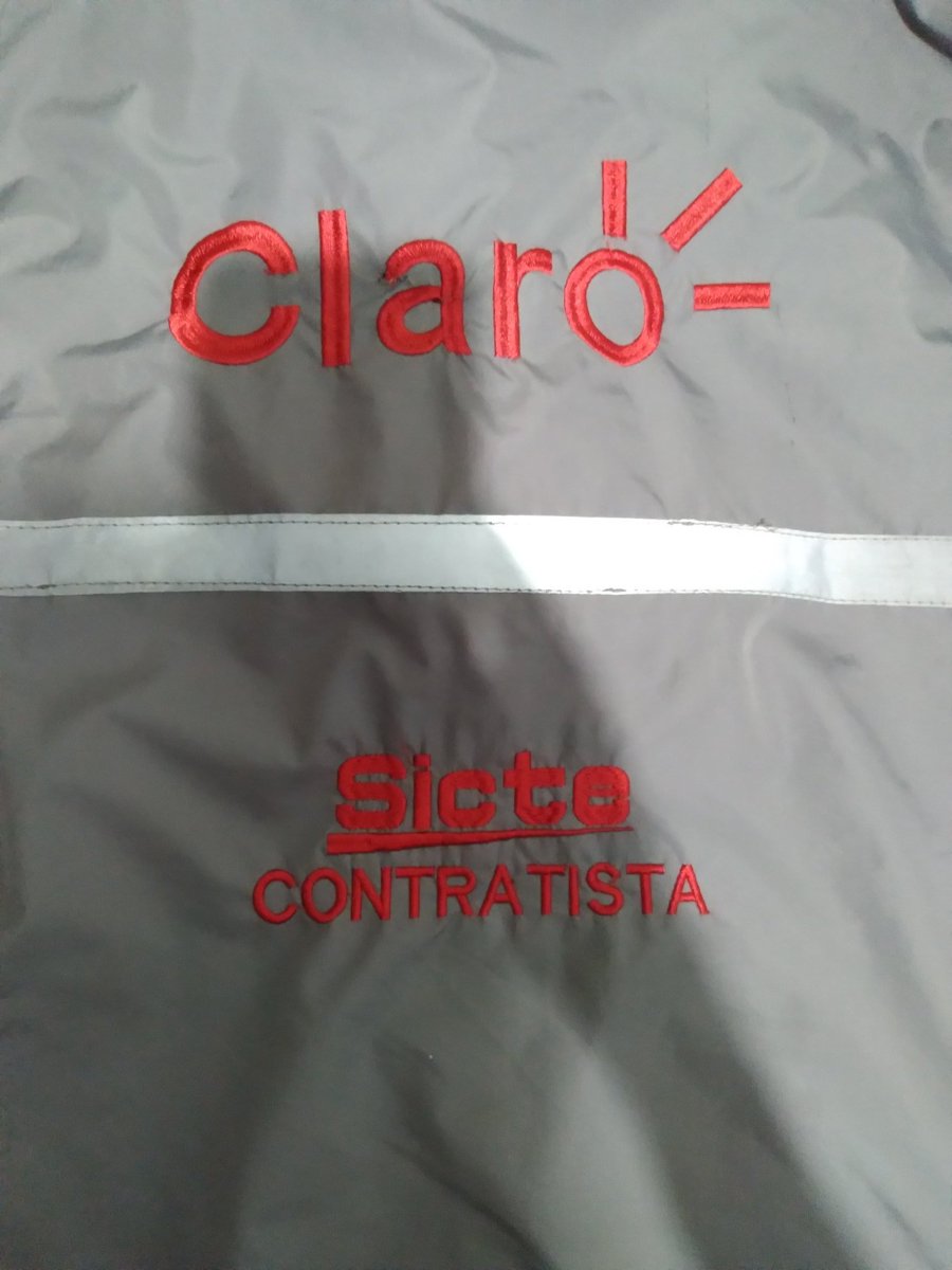 Starbluefugaz's tweet photo. @ColResistiendo @petrogustavo #DenunciaCiudadana #Sicte contrstista @ClaroTeAyuda @ClaroColombia explota al personal obrero, ayudante d instaladores. Lunes a sábado trabajan 48 horas y +- 35 horas extras q no se las pagan. Se aprovechan d la necesidad d estos ciudadanos #pereira ojo el papel puede con todo https://t.co/nvFuEF5qo0