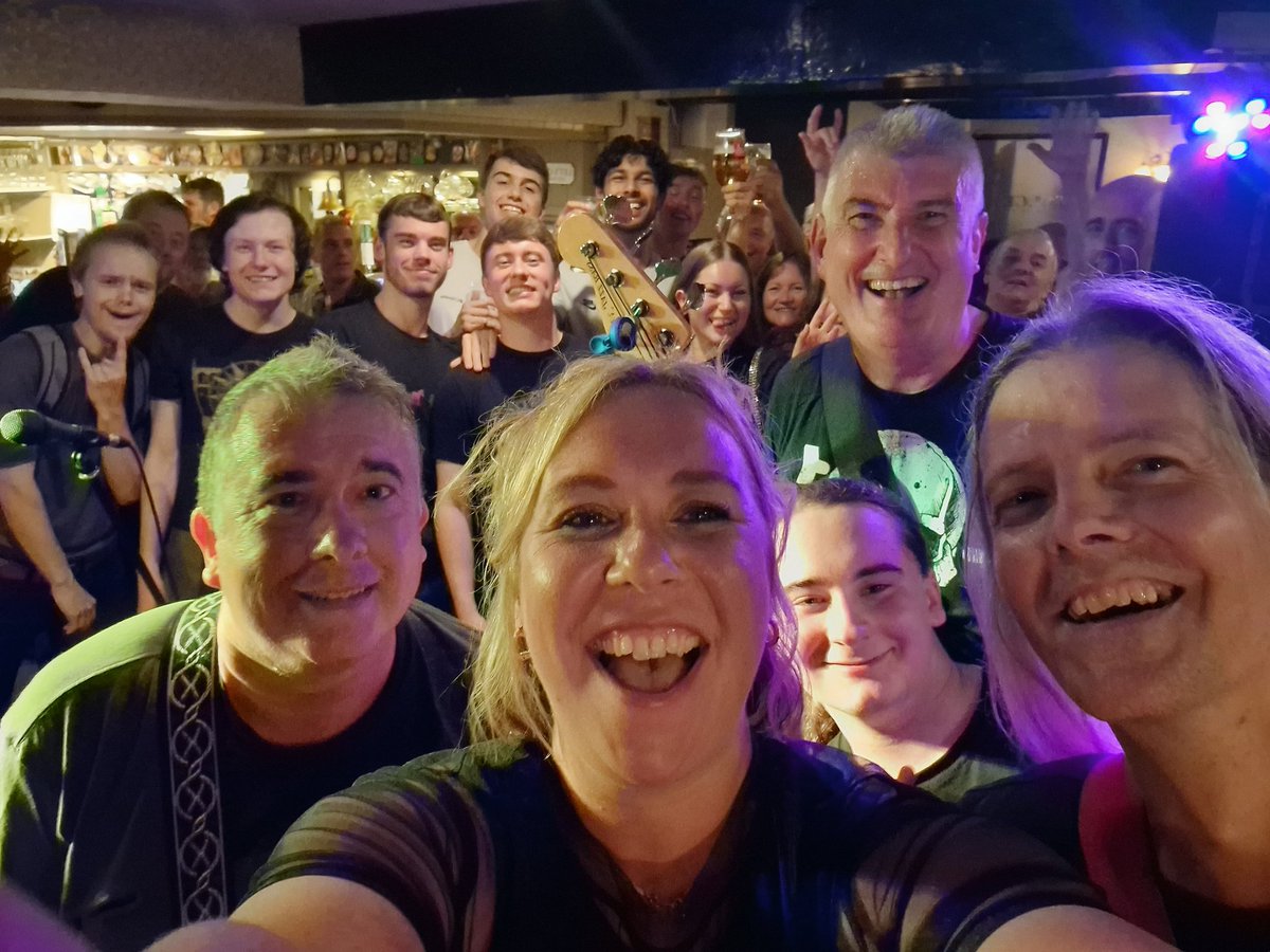 HarshWordsRock's tweet photo. @robatkin4 @AlexABLBusiness It was awesome. We got re-booked 🤘👍🏼🥰 https://t.co/P7tktHMS2u