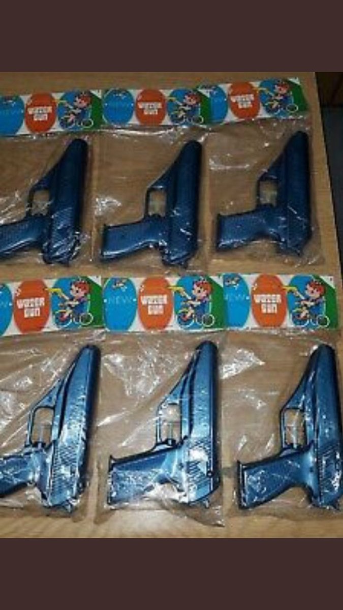 TanoDeBanfield's tweet photo. NOS GOBIERNAN POLITICOS QUE HACEN FERIADOS NACIONALES POR DISPAROS CON PISTOLAS DE AGUA ENTIENDEN LA MAGNITUD DE LA LOCURA PAIS INVIABLE https://t.co/1rakswkPSh