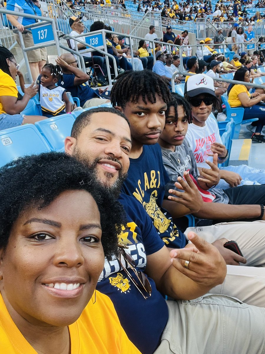 TeamWhit's tweet image. We out here!
#AggieEagleClassic