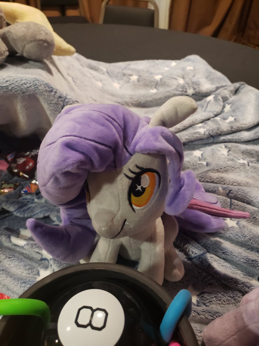 BatPonyEcho's tweet photo. Looks like @mysadbat is no longer sad because she looked into the magic 8 ball and it said her outlook is looking good https://t.co/cIIWEvSqNV