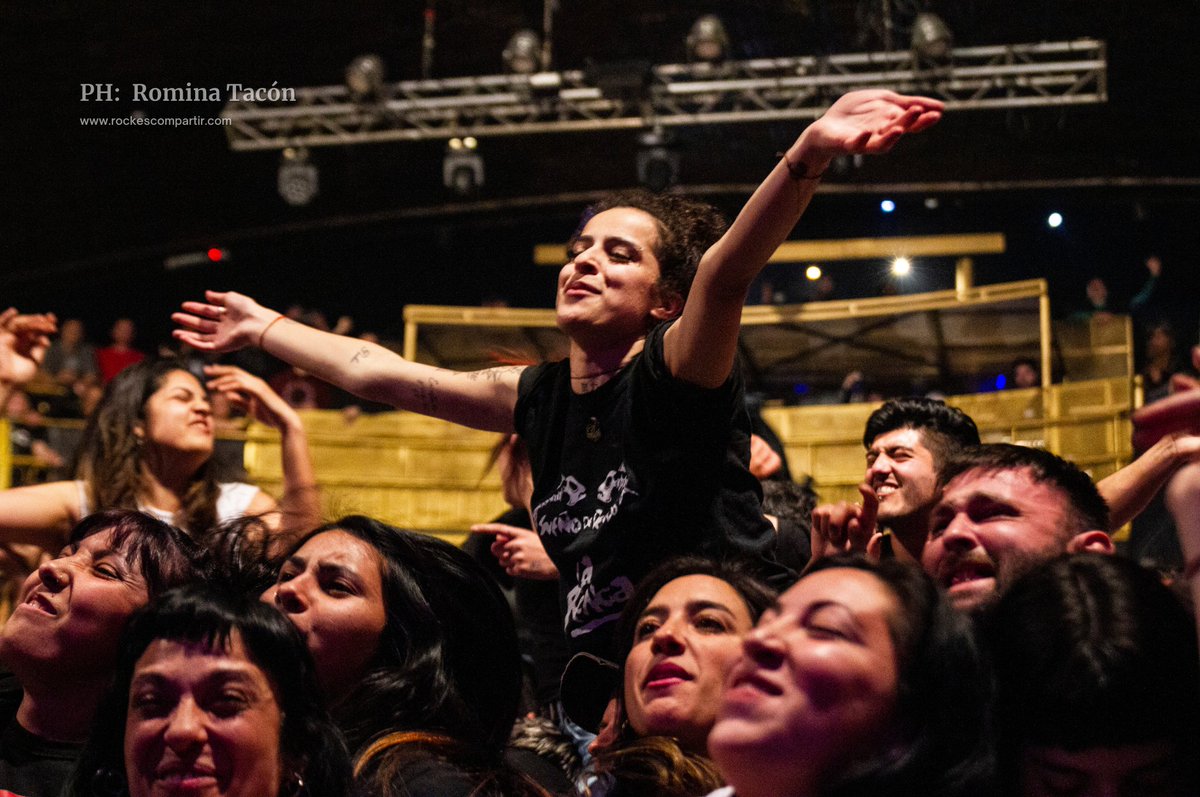 RockEsCompartir's tweet photo. 📸 COBERTURA: SUEÑO DE PESCADO EN EL TEATRO FLORES
🎶 La banda platense volvió este viernes al barrio de Flores para presentar su nuevo disco #MotorAnimal.
PH: Romina Tacón
➡️ Álbum completo: https://t.co/iWHsZGu38a https://t.co/Gffe2s1DHq