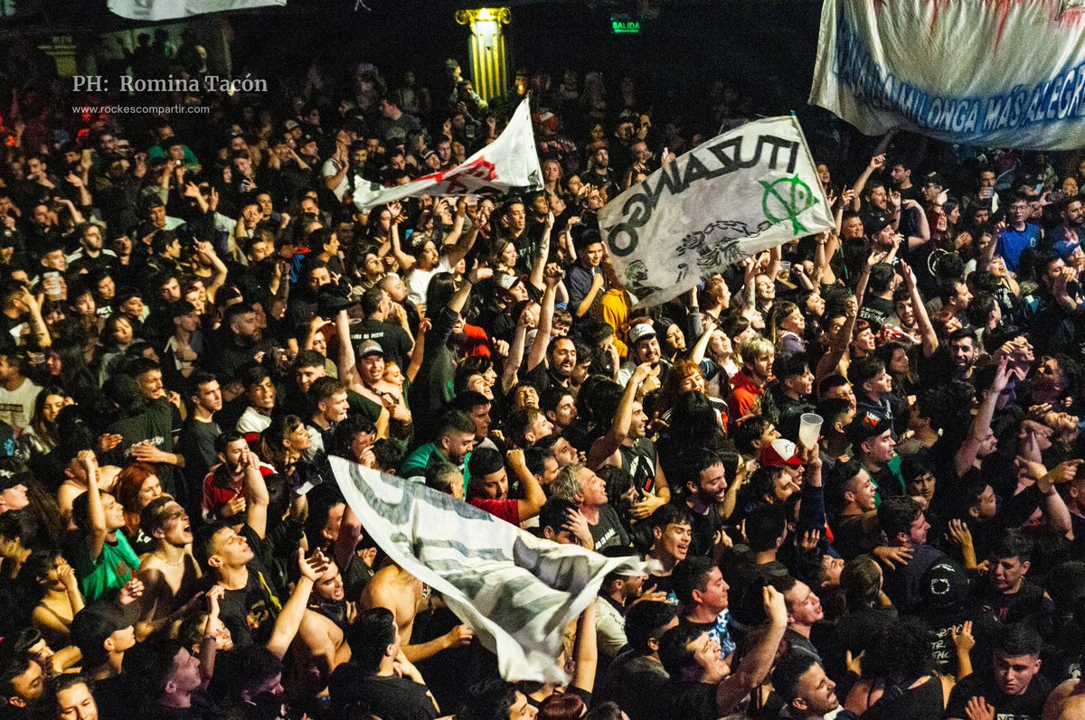 RockEsCompartir's tweet photo. 📸 COBERTURA: SUEÑO DE PESCADO EN EL TEATRO FLORES
🎶 La banda platense volvió este viernes al barrio de Flores para presentar su nuevo disco #MotorAnimal.
PH: Romina Tacón
➡️ Álbum completo: https://t.co/iWHsZGu38a https://t.co/Gffe2s1DHq
